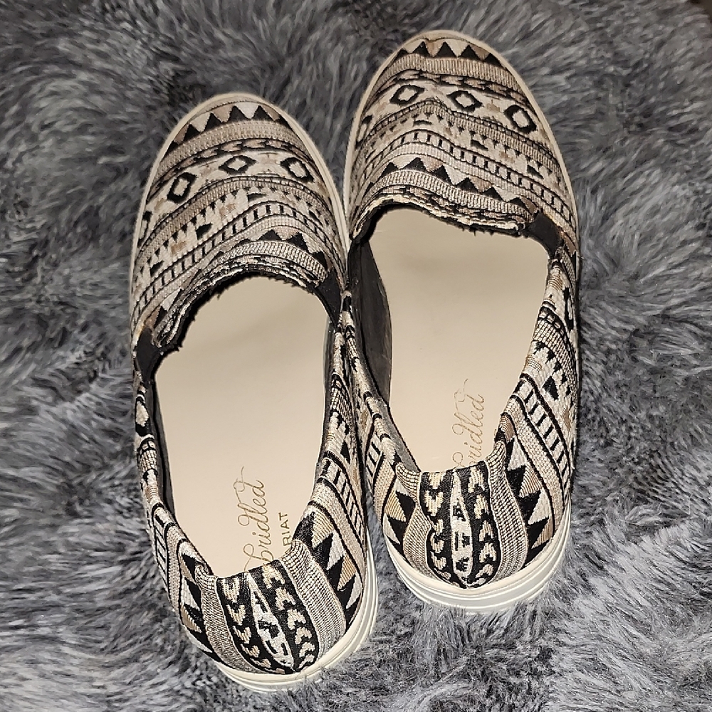 Ariat Black and White Slip-On Sneakers with Geometric Pattern - Picture 2 of 5